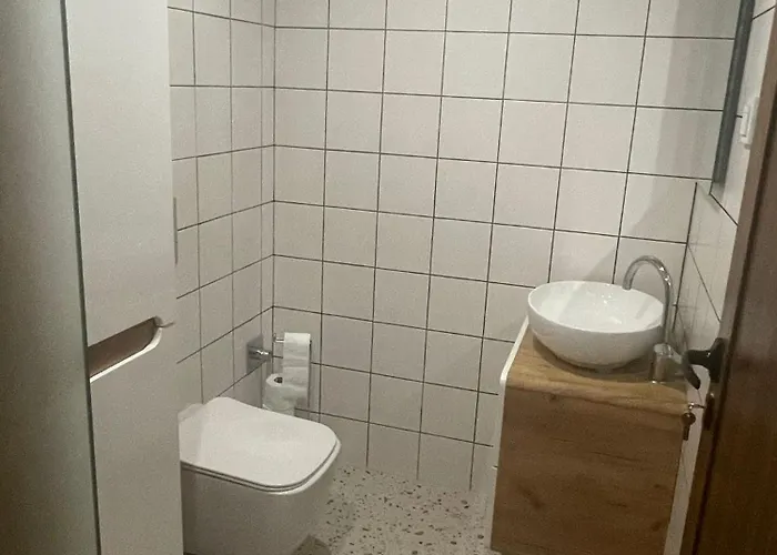 Апартаменты Stylish Three Bed