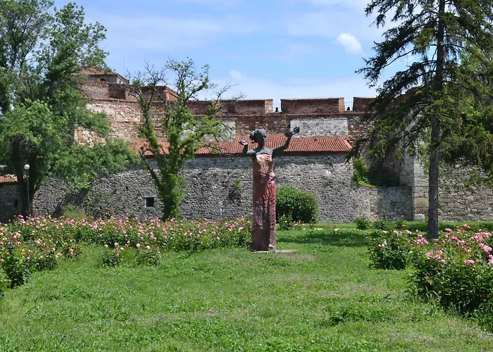 Stylish Three Bed Апартаменты