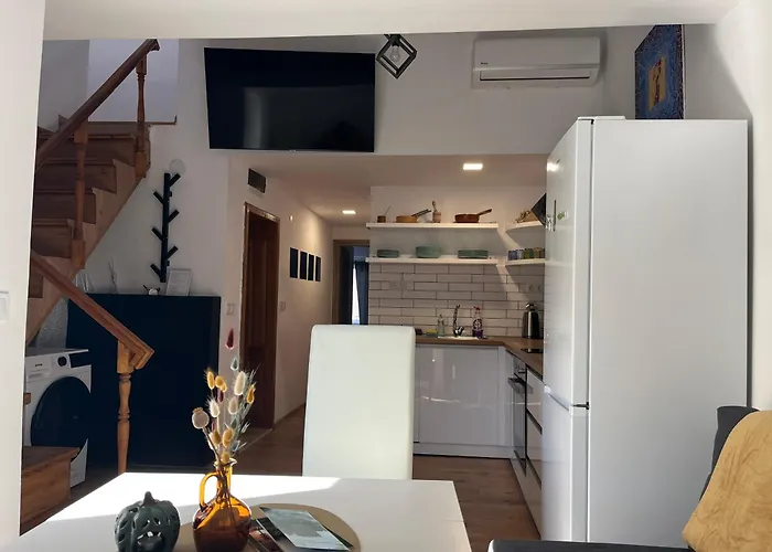 Апартаменты Stylish Three Bed *